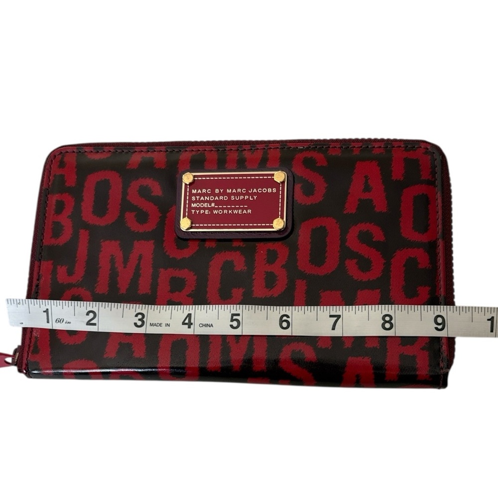 Marc by Marc Jacobs red and black logo print large travel patent leather wallet - Picture 8 of 11